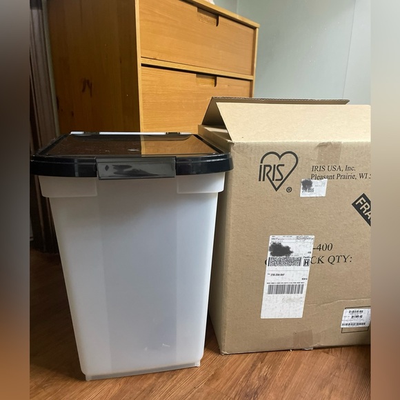 65qt IRIS Airtight Pet Food Storage Container Rolling Bin Holds Up To 50lbs Food - Picture 3 of 9